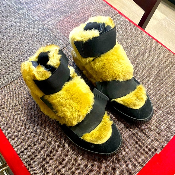 Zara man fox-red lab fur sneakers , size 11, clean and well sanitized - Picture 6 of 6